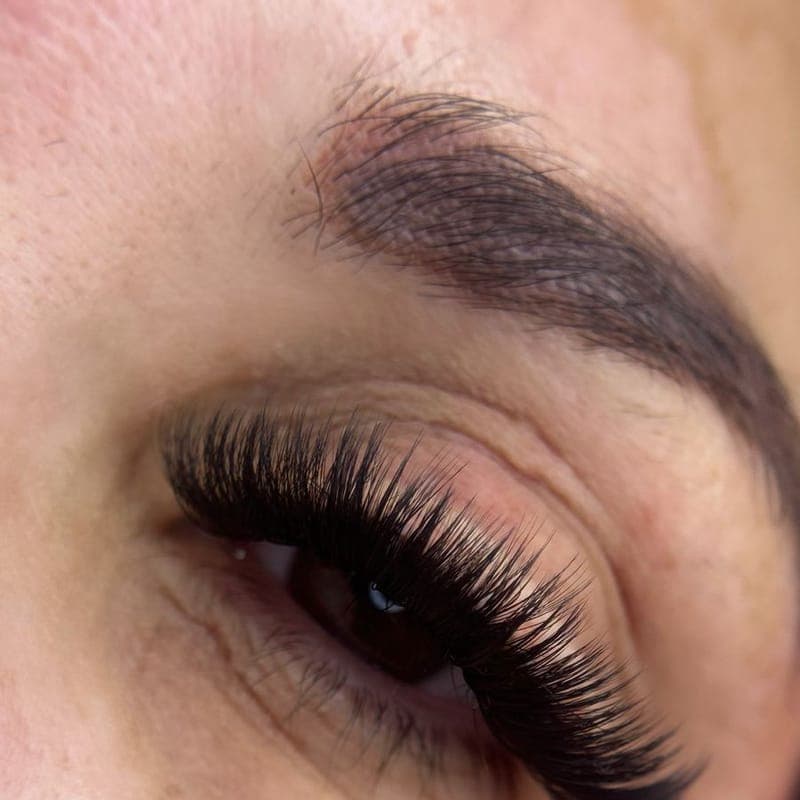 Volumen medio, densidad pareja con acabado natural